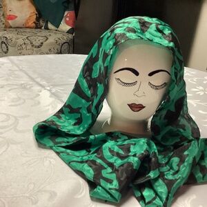 Scarf blacks n green njce design s